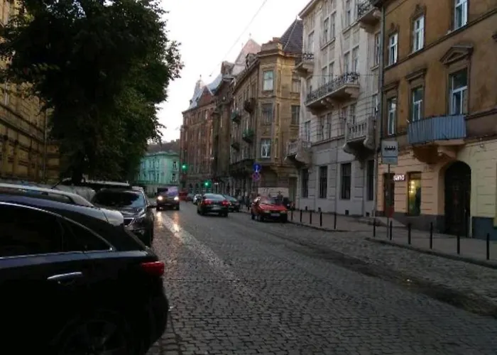 On Knyazya Romana 26 Center * Leópolis