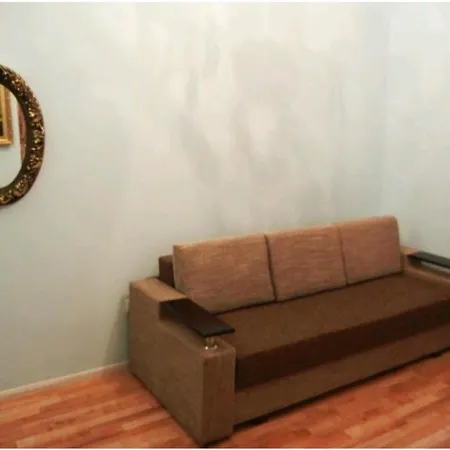 On Knyazya Romana 26 Center Daire Lviv